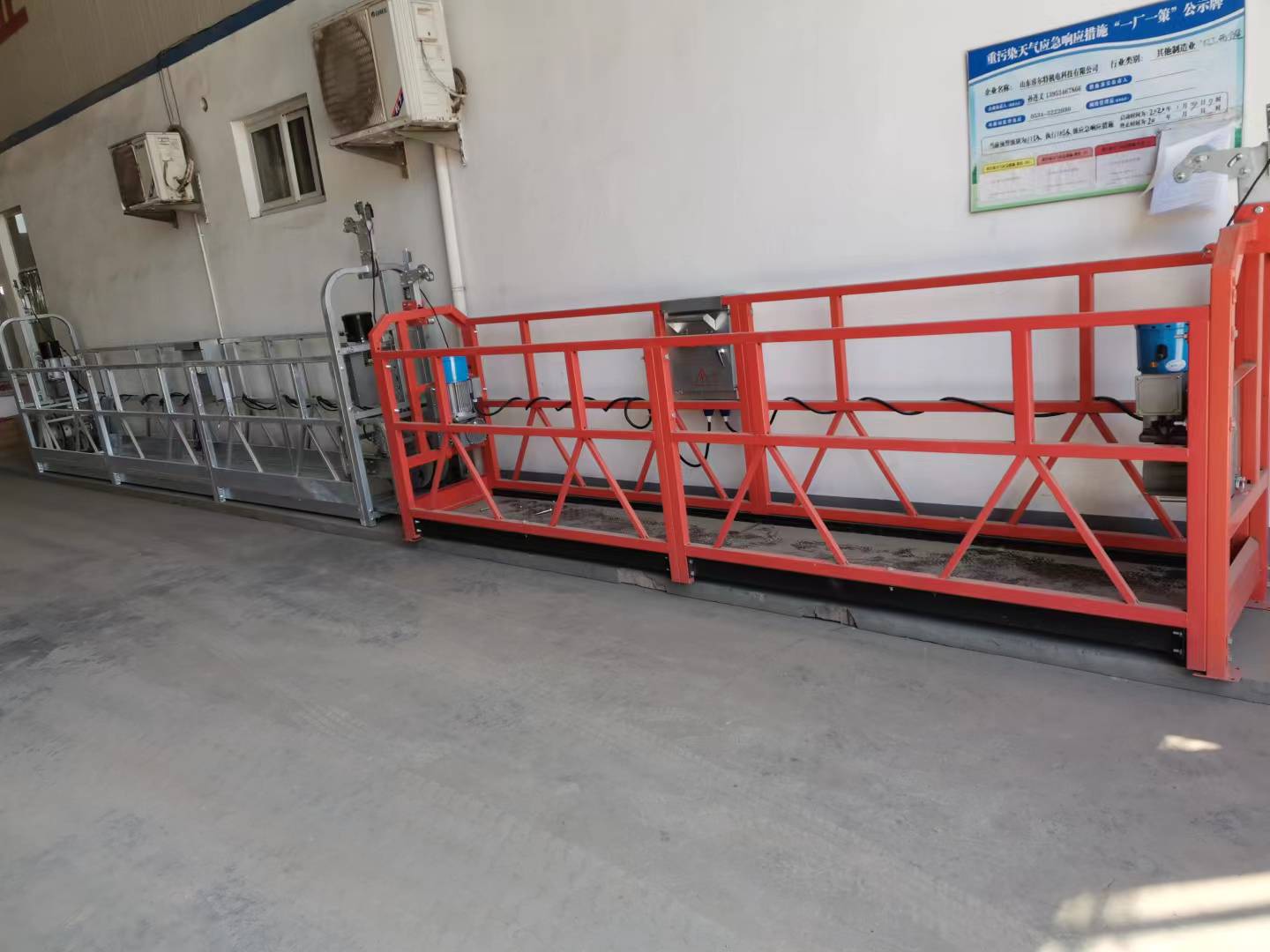 Hängearbeitsbühne für den Bau