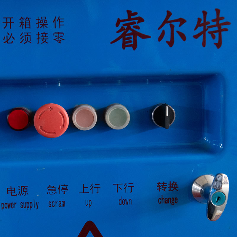 Steuerkästen für Hängeplattformen