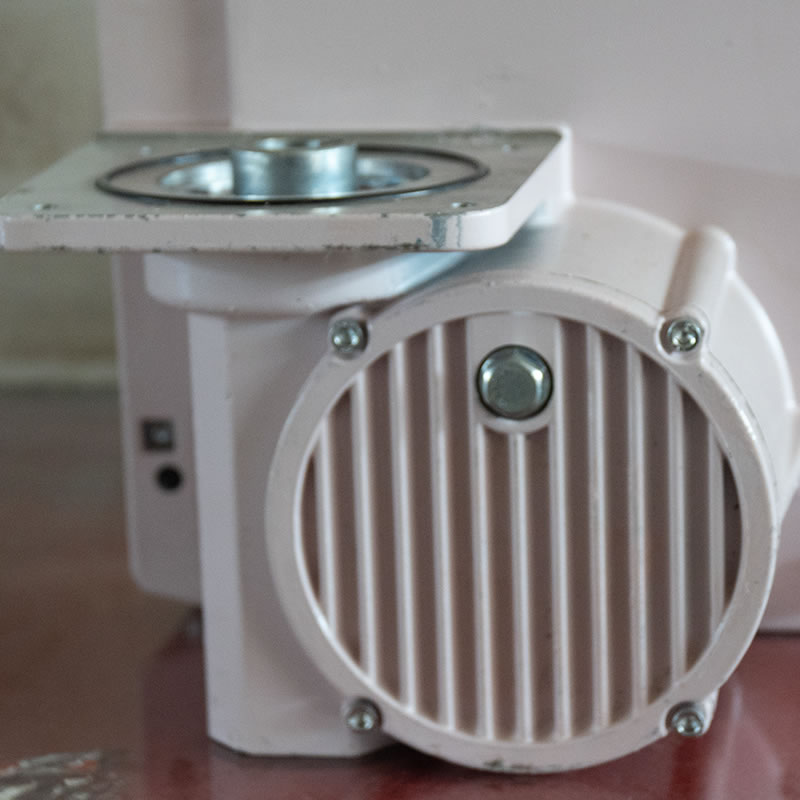 Motorhalterung für Traktionshebezeuge