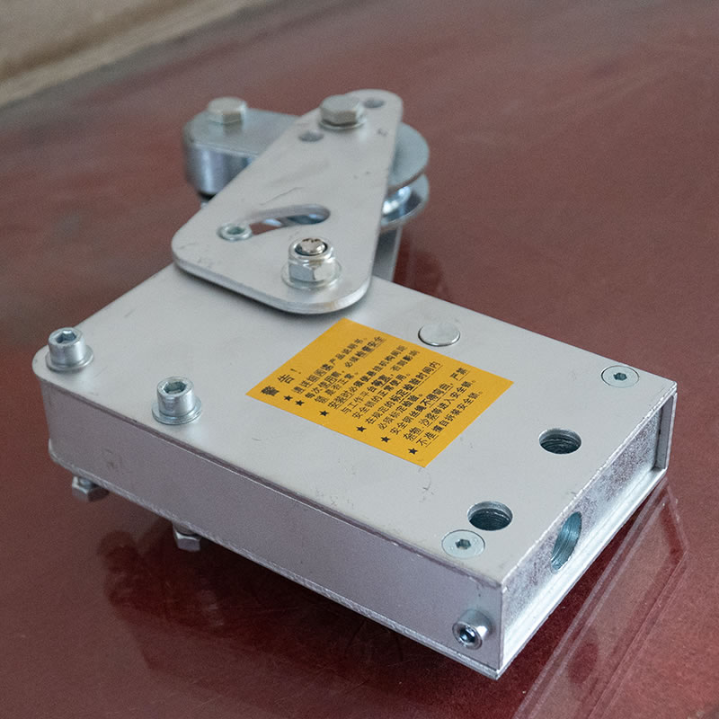 Kippschutz der Aufhängungsplattform mit Sicherheitsverriegelung Kippschutz der Aufhängungsplattform mit Sicherheitsverriegelung